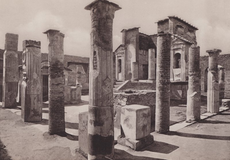 Tempio di Iside (foto in b/n) da Italian Photographer