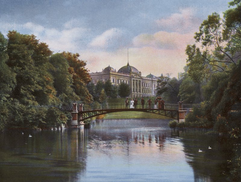 Amburgo: Giardino Botanico con Edificio della Direzione Doganale da Photographer German