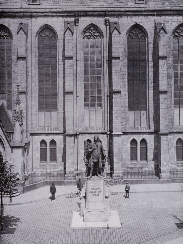 Lipsia: Thomaskirche con monumento a Bach da Photographer German