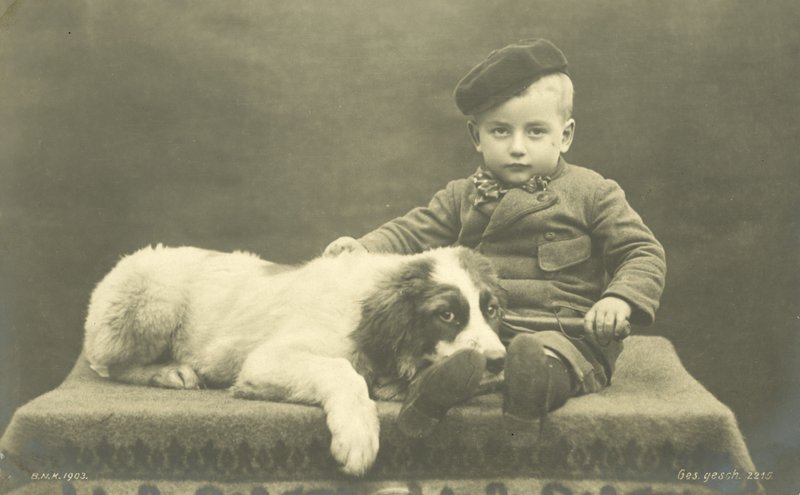 Bambino piccolo con il suo cane da Photographer German