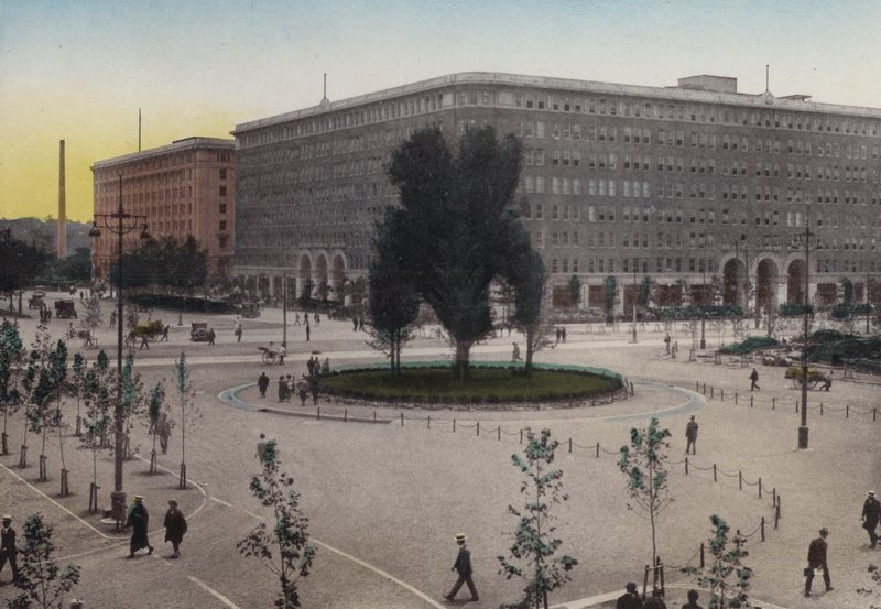 Giappone, c.1912: Edificio Marunouchi, Tokyo da Photographer Japanese