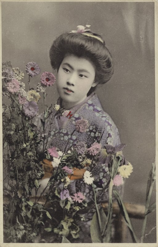 Ragazza giapponese con fiori da Photographer Japanese
